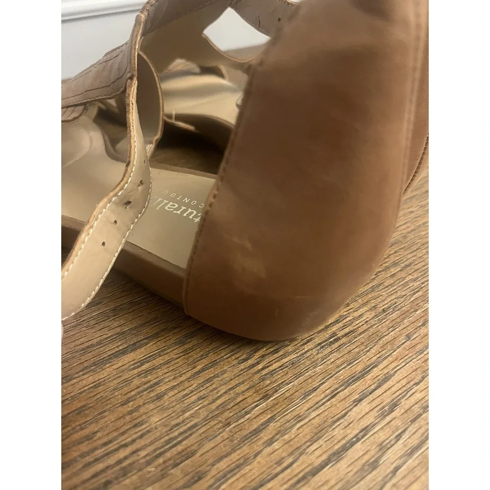 Naturalizer Longing Flat Sandal Brown comfortable & well-cushioned footbed 10W